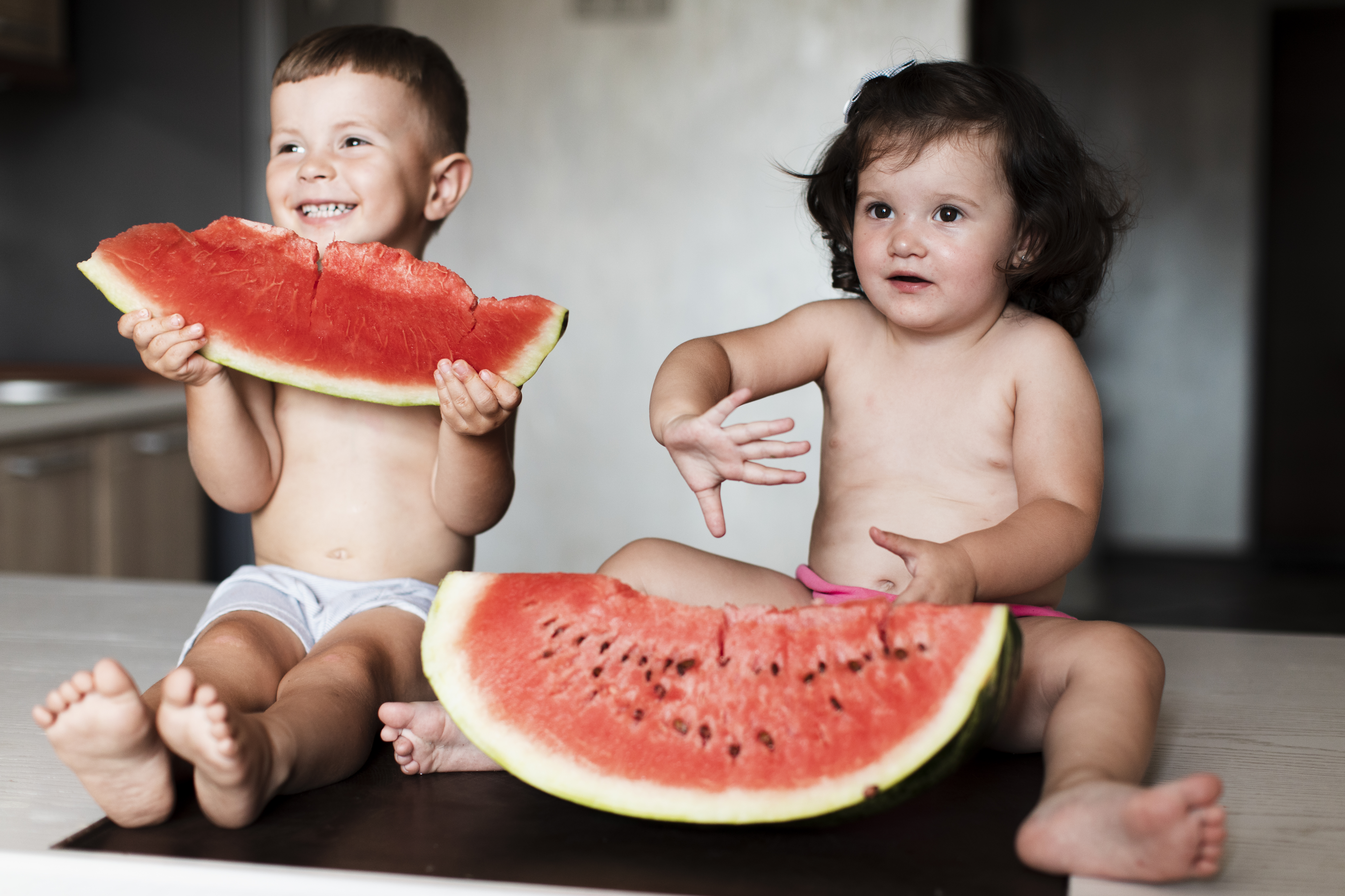 young-siblings-eating-watermelon-slices